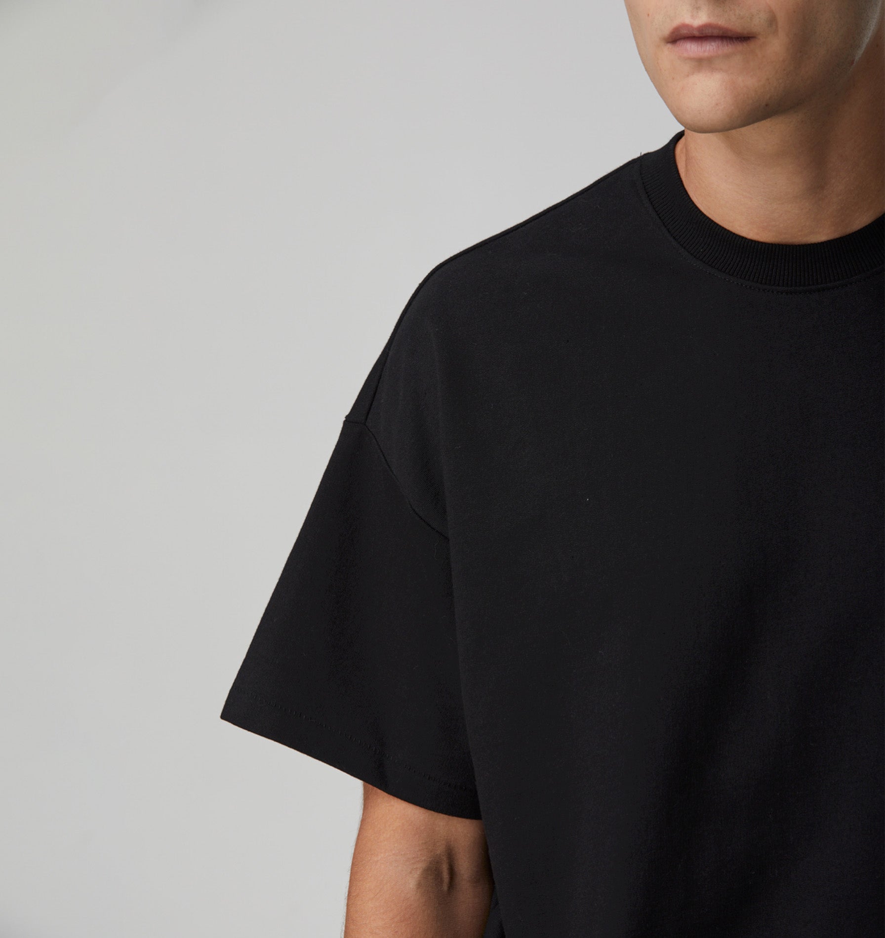 Heavy Lewi Tee - Black